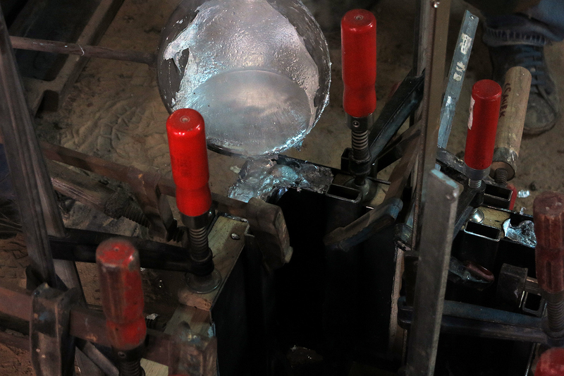 Illustration for article titled Casting Molten Metal On Wood With a Hungarian Design Master